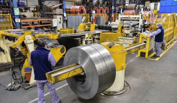 El Gobierno elimin temporalmente las retenciones a las exportaciones de acero, aluminio y derivados
