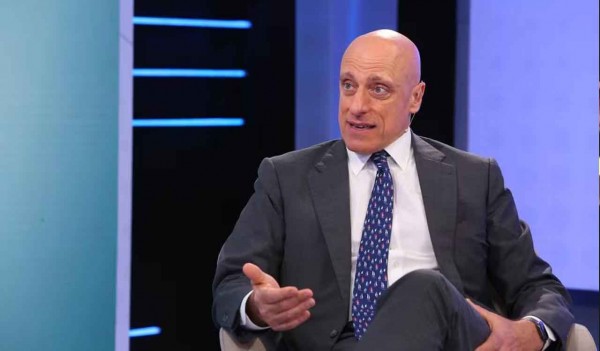 Cajas, espías y fútbol en la pax armada del Gobierno