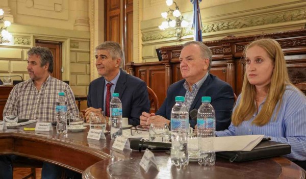 Senadores recibieron a Ministros para evaluar tres importantes proyectos de ley
