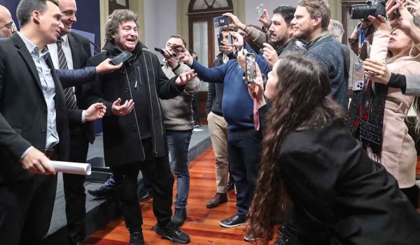 El Gobierno prohibe el ingreso de todos los periodistas acreditados a la Casa Rosada