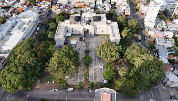 Reforma de la Plaza de la Legislatura: el silencio que vuelve a dejar mal parado a Goity