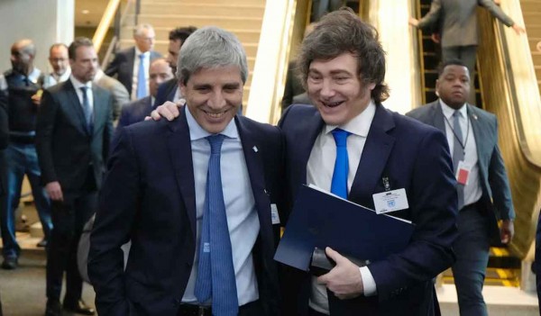 El riesgo pa�s qued� m�s cerca de perforar los 400 puntos tras el anuncio de financiamiento con garant�as de organismos