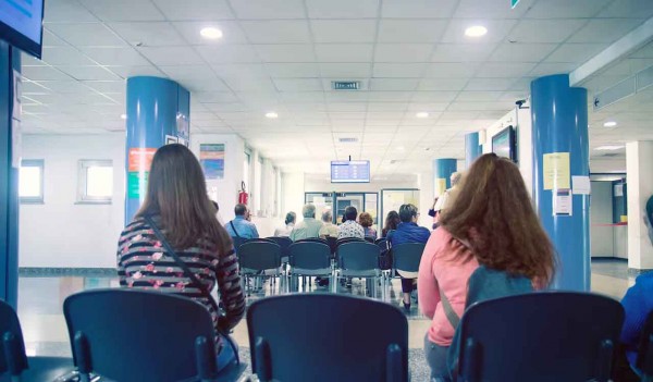 El Gobierno reglamentó el pago de los extranjeros no residentes por la atención en hospitales nacionales