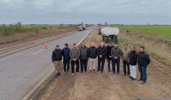 El senador Michlig presenci� el inicio de la obra de repavimentaci�n de la RP 13 entre Virginia y Capivara