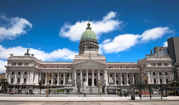 Insultos, forcejeos y un corte abrupto: así naufragó el primer debate de la Ley Malvinas en Diputados