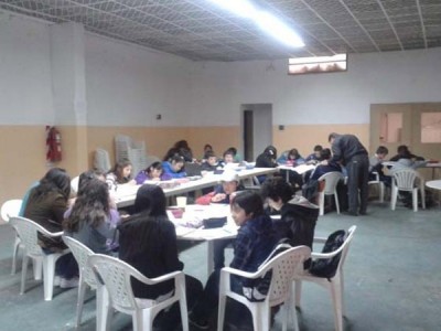 Padres dan clases en Neuqun ante el paro docente que ya lleva 31 das