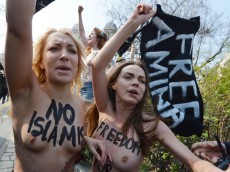 Feministas, en topless contra el Islam