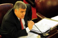 H�ctor Acu�a: �El tarifazo de agua y luz es inescrupuloso. Este gobierno defraud� nuevamente a los consumidores�