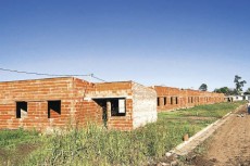 Est demorada la obra de las 98 viviendas docentes en Santa Fe  